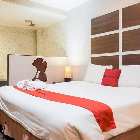 Reddoorz Near Waterboom Lippo Cikarang Hotel Екстериор снимка